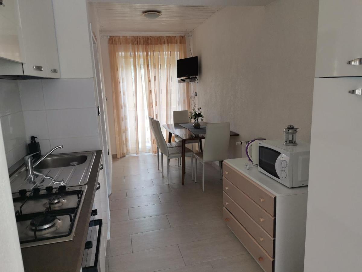 Apartments Dumencic Rab Mundanije 外观 照片