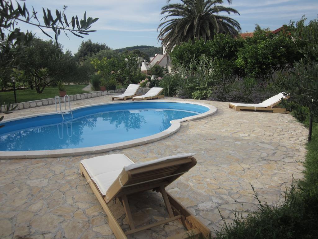 Apartments Dumencic Rab Mundanije 外观 照片