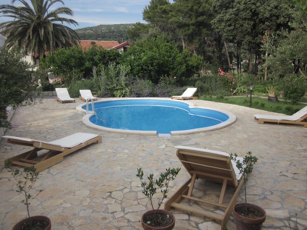 Apartments Dumencic Rab Mundanije 外观 照片