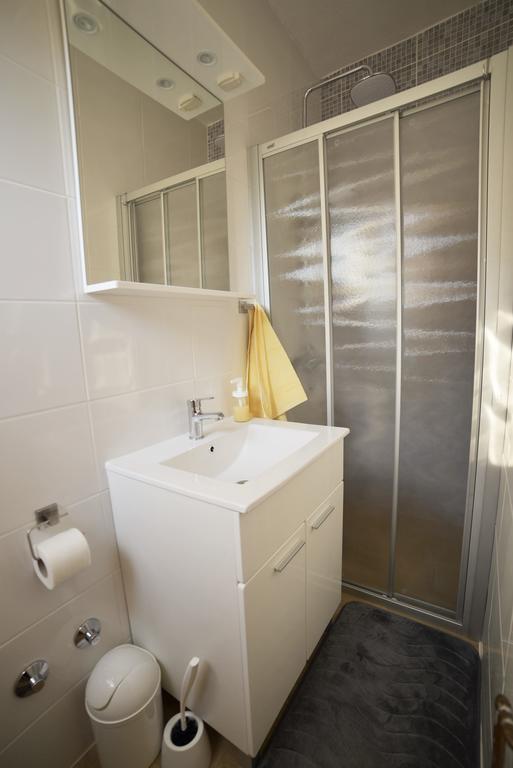 Apartments Dumencic Rab Mundanije 外观 照片