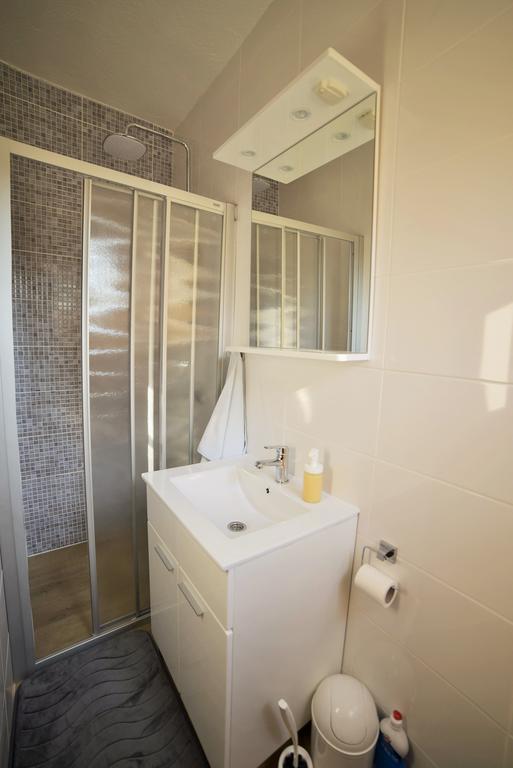 Apartments Dumencic Rab Mundanije 外观 照片